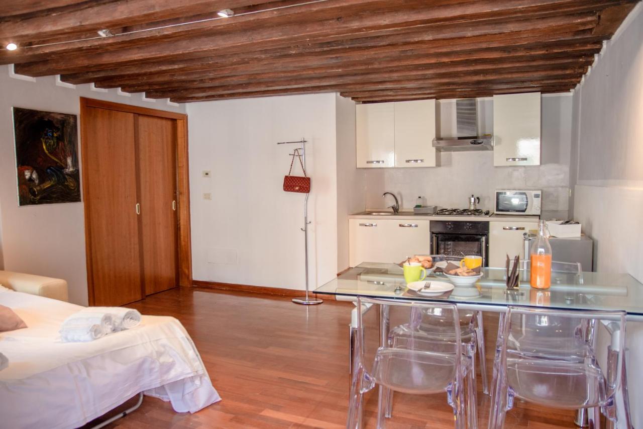 Appartamenti Superior In Via Garibaldi By Bricola Apartments Veneţia Exterior foto